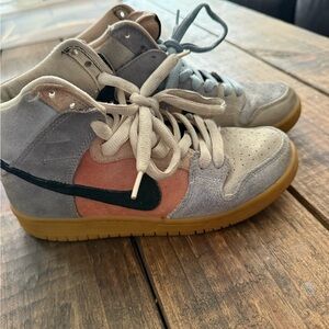 Nike SB Dunks Kids High-Top Sneakers in Gray and Tan
